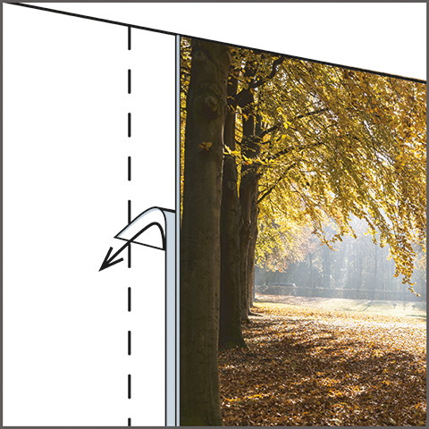 Dragerpapier verwijderen en het fotobehang van boven naar beneden plakken